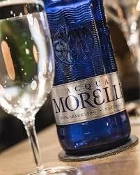 Acqua Morelli forrásvíz 750ml mentes egyedi üveg palackban