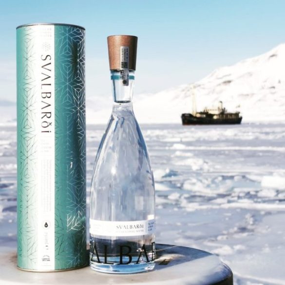 Svalbardi sarki jéghegyvíz üvegben mentes 750ml 