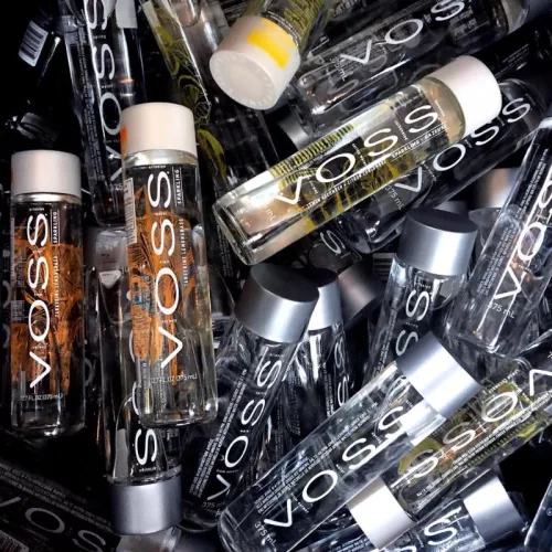 Voss 0.375l citrom-uborka ízesítésű szénsavas ásványvíz üvegben 